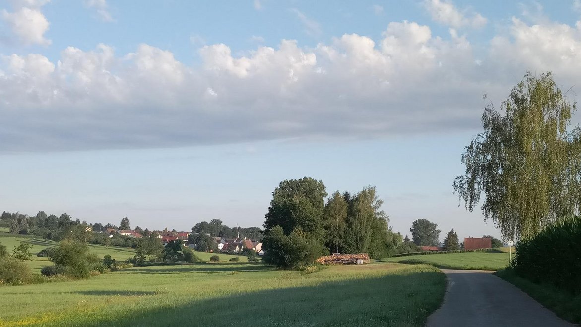 Günzkofen im Hintergrund